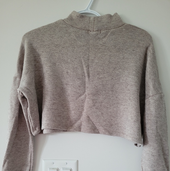 Grey crop top - Picture 2 of 2